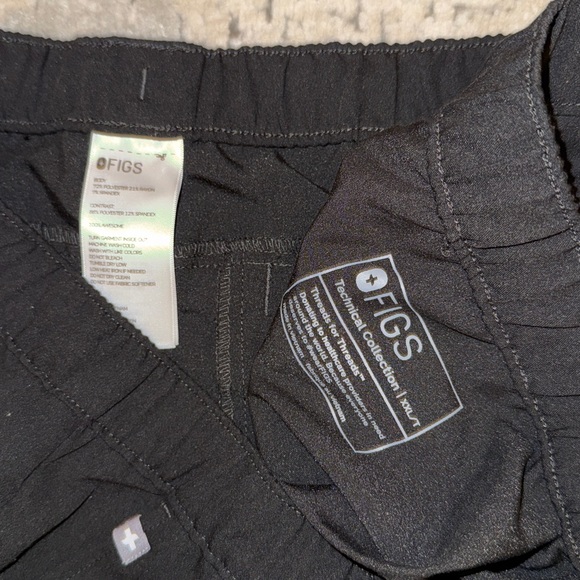 Figs Men's Black Scrub bundle - Picture 8 of 8